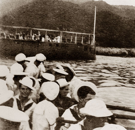 Prize crew moves to seize the Cristobal Colon at Santiago, Cuba