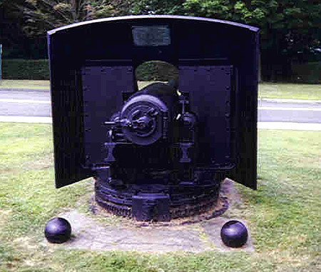 Gun breech, Spanish Cruiser Infanta Maria Teresa in Groton, CT